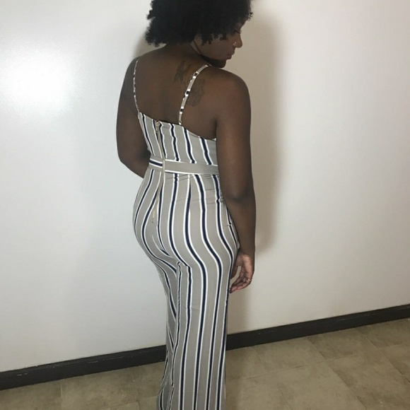 Long legged jumpsuit - Picture 3 of 5